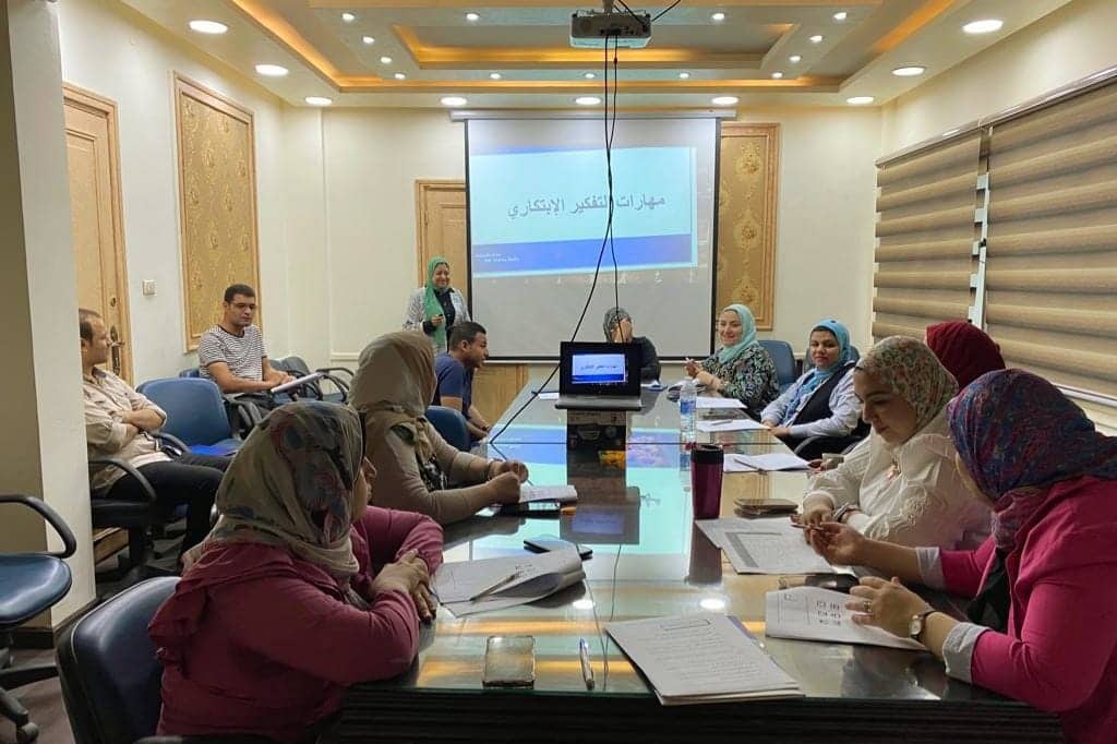 تدريب العاملين على مهارات التفكير الابتكاري بالقابضة للمطارات