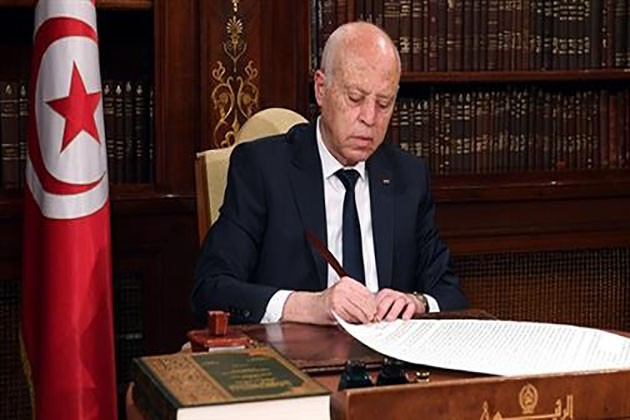 رئيس تونس يتابع استعدادات استفتاء 25 يوليو