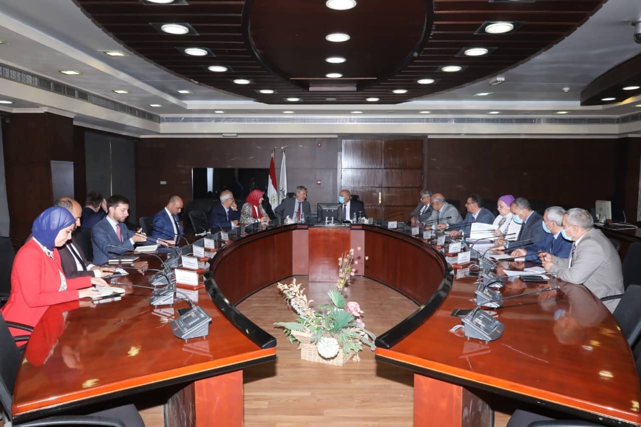 وزير النقل يبحث مع السفير الإيطالي التعاون في قطاع السكك الحديدية