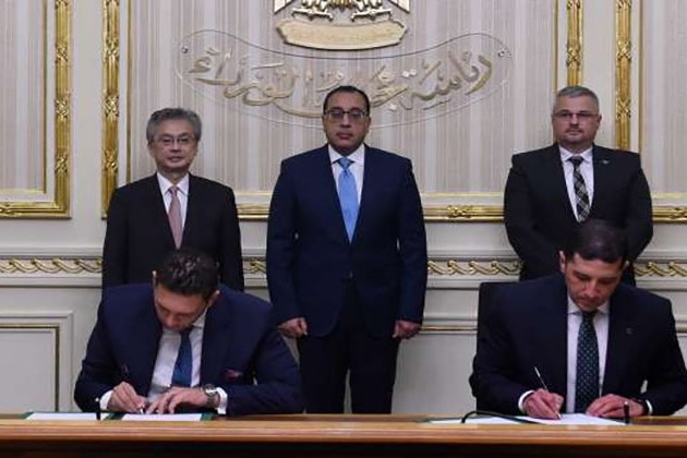 مدبولي يشهد مراسم توقيع مذكرة تفاهم لإقامة أكبر مصنع لـ