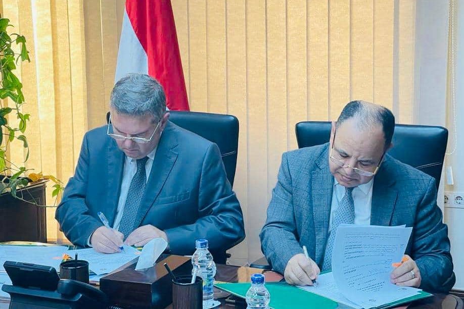 وزيرا قطاع الأعمال والمالية يوقعان بروتوكولاً لتسوية مديونيات