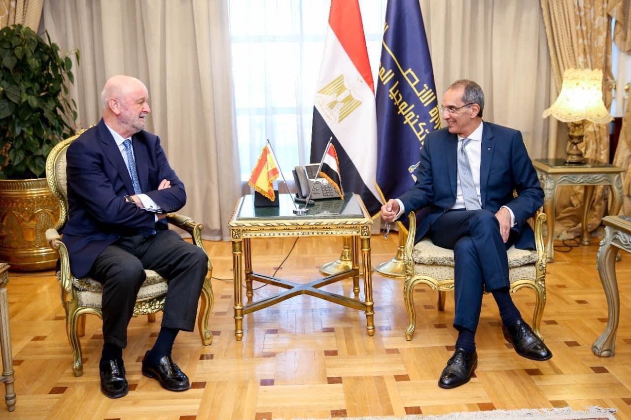 وزير الاتصالات يبحث مع سفير أسبانيا تعزيز التعاون بين البلدين فى مجالات البحث والتطوير