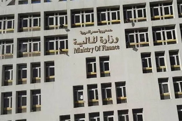 المالية ترفع اقتراضها من البنوك بمعدل 2.5 مليار جنيه في أسبوع
