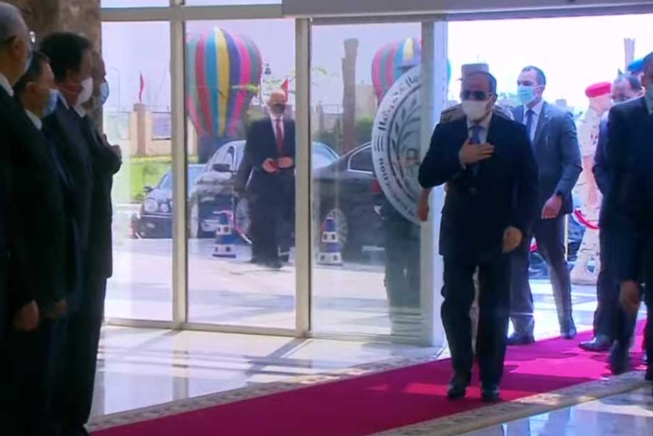 بث مباشر.. السيسي يفتتح مشروع مجمع الإنتاج الحيواني والألبان بالسادات