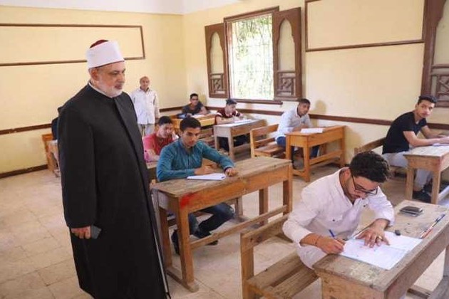 الثانوية الأزهرية.. طلاب القسم الأدبى يؤدون اليوم امتحان النحو