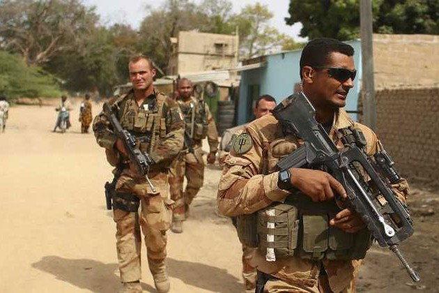 فرنسا تعلن موعد سحب قواتها من مالي