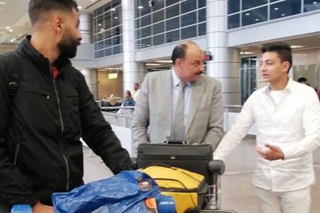 وصول الطالبين المصريين المختطفين بجنوب أفريقيا لمطار القاهرة