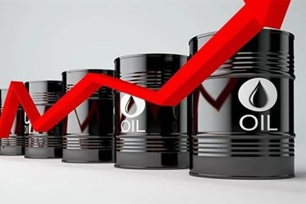 تراجع النفط لأدنى مستوى منذ 4 أسابيع بسبب الركود وارتفاع الدولار