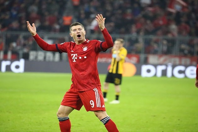 فولر يطالب ليفاندوفسكي بالتزام واضح حال بقائه مع بايرن