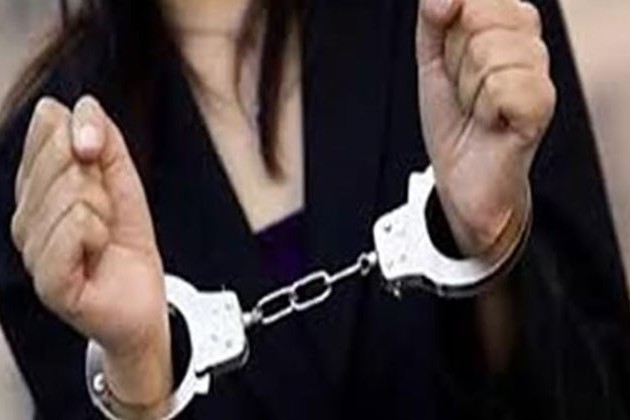 القبض على سيدة ونجلها لسرقتهما مشغولات ذهبية من الجيزة وبيعها بالقاهرة