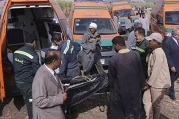 إصابة 3 أشخاص فى انهيار جدار بسوق عزبة البوصة بقنا