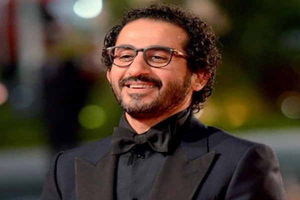 أحمد حلمي يمازح جمهوره بفيديو كوميدي جديد