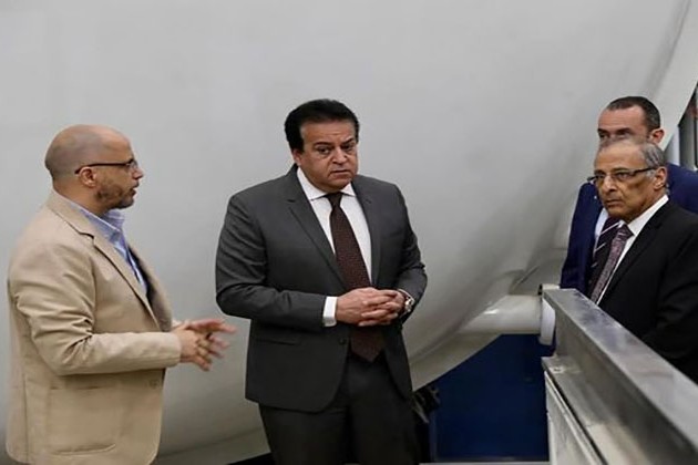 وزير التعليم العالى يتفقد مقر وكالة الفضاء المصرية