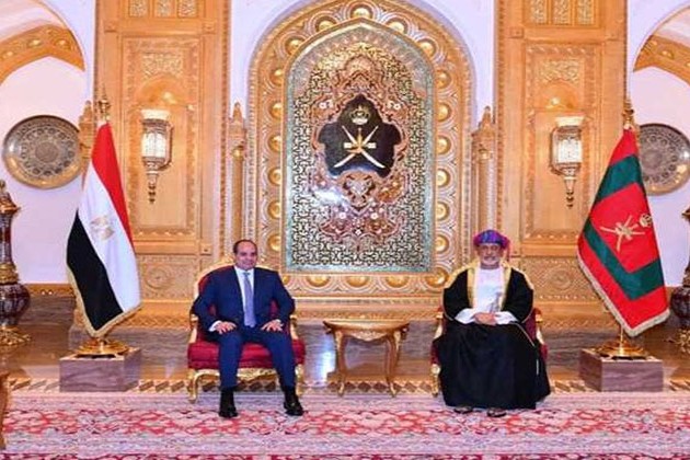 السيسي: مصر حريصة على تعزيز العمل مع سلطنة عمان