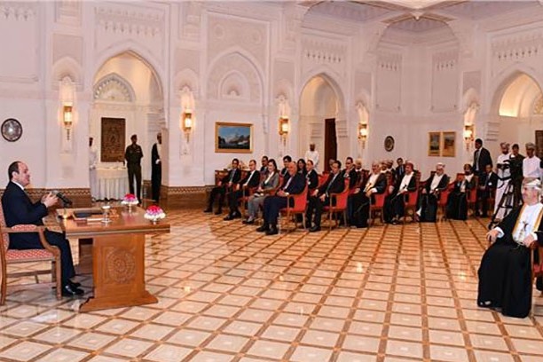 السيسي يلتقي ممثلي مجتمع الأعمال ورؤساء كبرى الشركات في سلطنة عمان