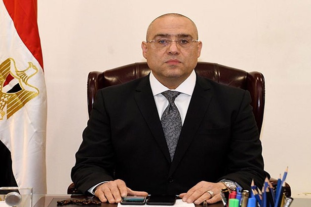وزير الإسكان يستعرض مشروعات