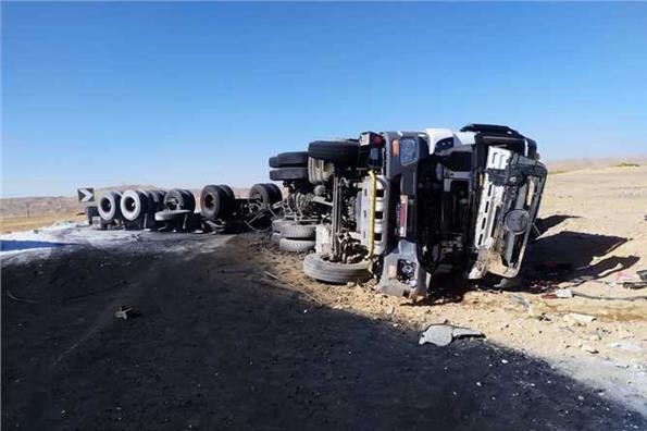 مصرع شخص وإصابة آخر في انقلاب تاكسي بطريق قنا سفاجا