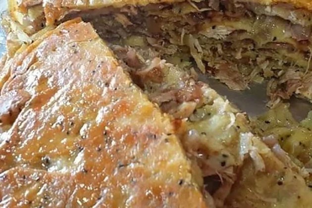 طريقة عمل المكمورة بالدجاج المسحب