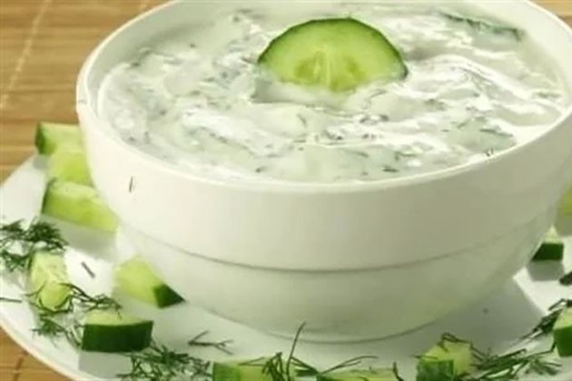 بخطوات بسيطة.. حضري سلطة الزبادي زى المطاعم