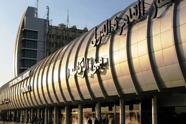 مطار القاهرة يضبط راكب حاول تهريب ساعة مرصعة بالألماس وآخر بحوزته مخدرات