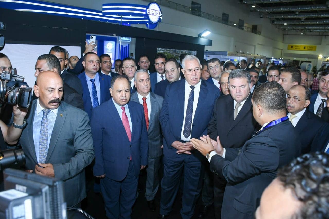 وزير قطاع الأعمال العام يفتتح معرض
