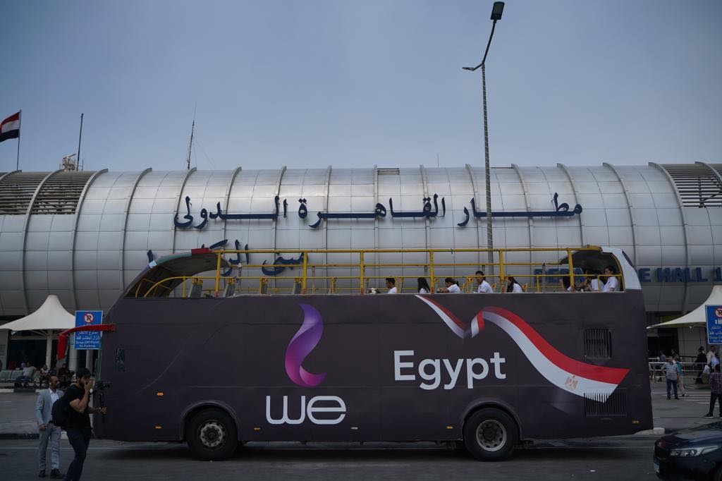 استقبال حافل من المصرية للاتصالات WE للبطلة بسنت حميدة بمطار القاهرة