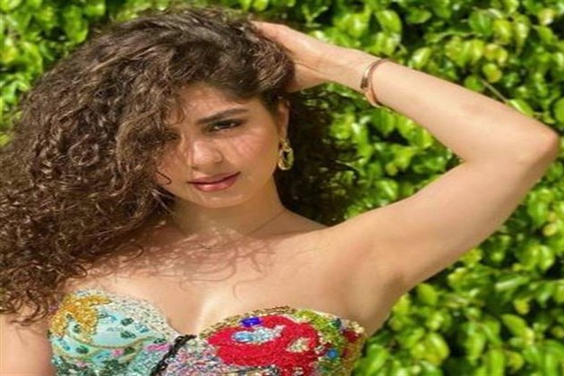 مايان السيد تشيد بصناع فيلم كيرة والجن