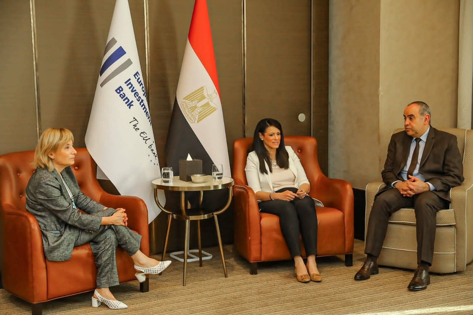المشاط ومنار يبحثان سبل تعزيز التعاون المشترك مع نائب رئيس بنك الاستثمار الأوروبي