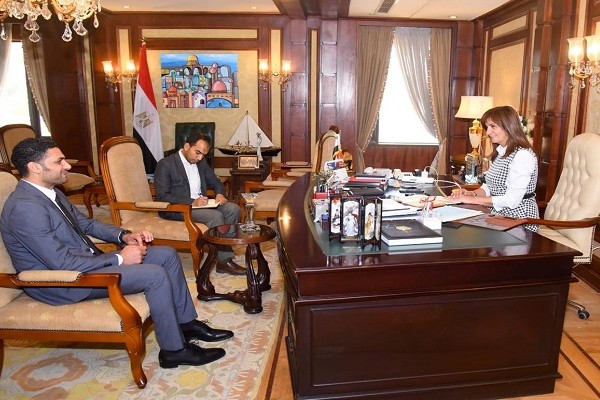 بحضور 500 عالم وخبير.. وزيرة الهجرة تستقبل خبيرًا مصريًا بالخارج يترأس المؤتمر الدولي للسموم