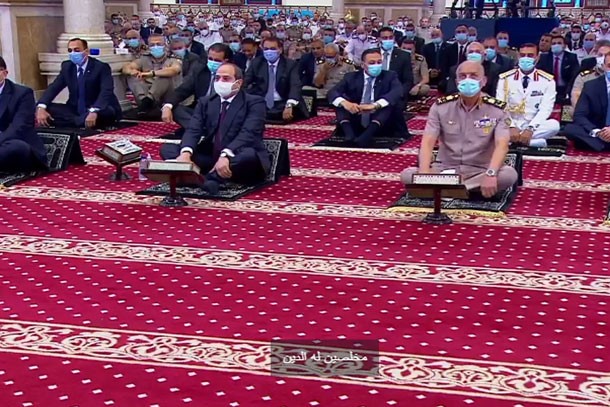 الرئيس السيسي يؤدي صلاة عيد الأضحى في مسجد المشير طنطاوي