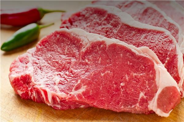 خبير تغذية يحذر من الإفراط في تناول اللحوم
