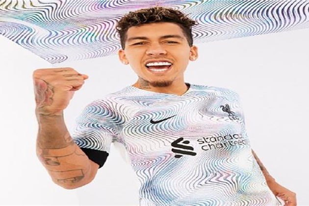 ليفربول يعلن عن قميصه الاحتياطي في الموسم الجديد