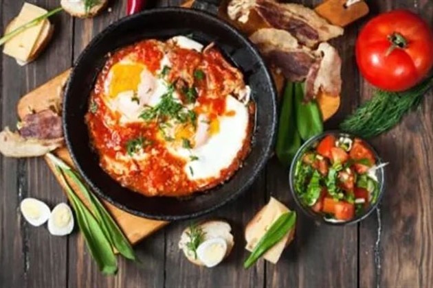 شهية وبسيطة.. طريقة عمل شكشوكة بالنكهة المغربية