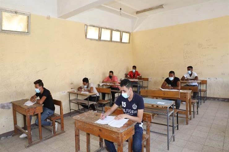 طلاب الثانوية العامة يؤدون امتحانات الجيولوجيا والرياضيات وعلم النفس