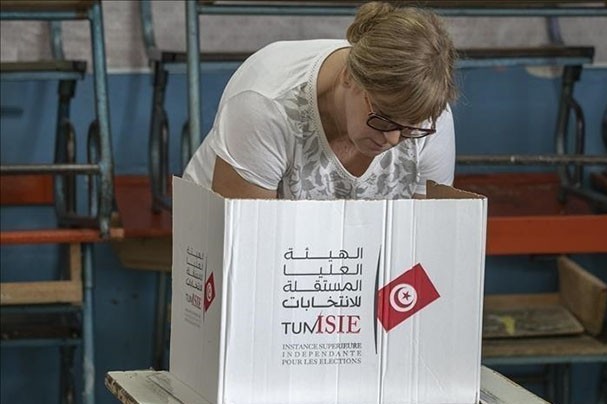 انطلاق الاستفتاء على الدستور في تونس