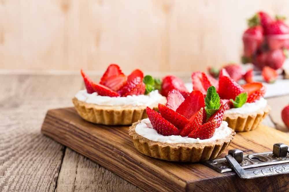 تارت الفراولة بالكريمة بوصفة مميزة