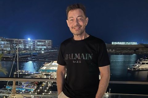 احمد زاهر ينشر صور أثناء قضاء الأجازة الصيفية