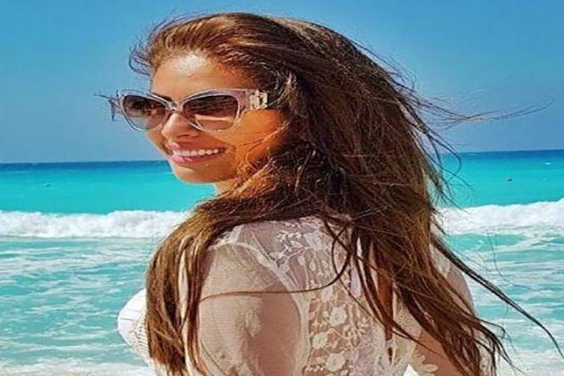 مي سليم تتألق في أحدث اطلالة على الشاطئ