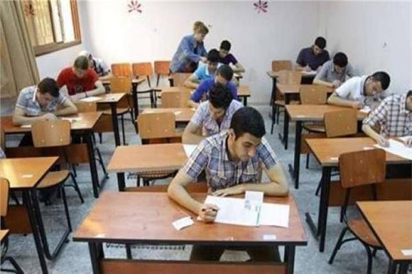 طلاب الدبلومات الفنية يواصلون أداء امتحانات الدور الثاني