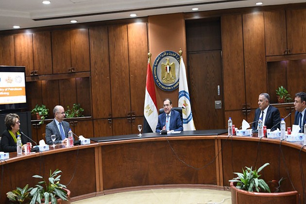 مباحثات بترولية للتعاون مع المؤسسة الملكية الكندية لسك العملة