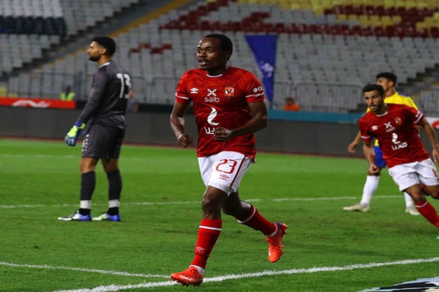 الأهلي يهدد بيرسي تاو بالرحيل