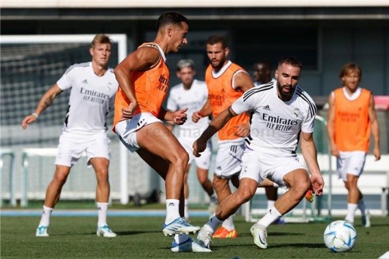 ريال مدريد يواجه اينتراخت فرانكفورت على الملعب