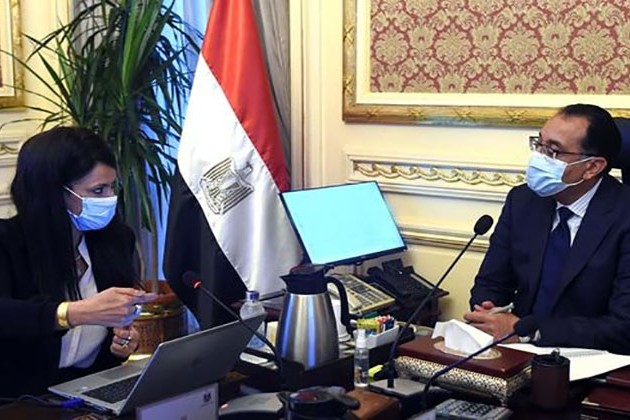 مدبولي يستعرض مع