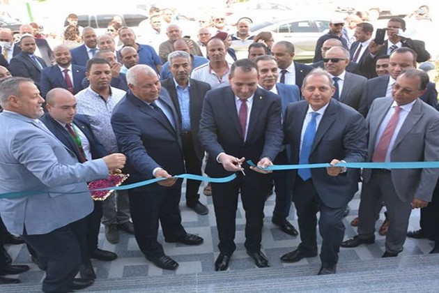 محافظ الوادي الجديد ورئيس البنك الأهلي يفتتحان فرعا الجديدا بالفرافرة