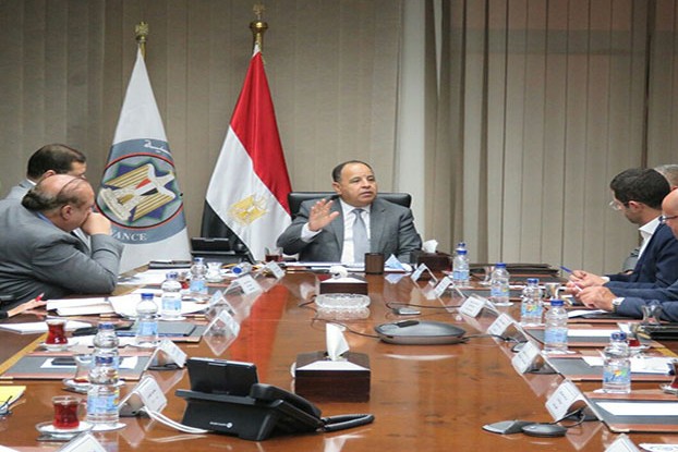 وزير المالية «المصانع لازم تفضل شغالة علشان بيوت الناس ونحصل على حق الدولة بما يرضى الله»