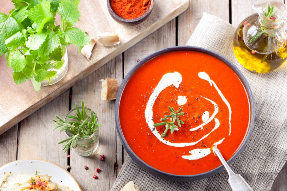 شوربة الطماطم بمكونات غير مكلفة