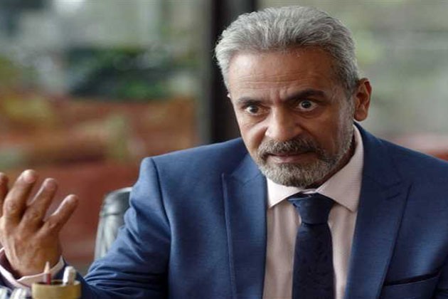 صبرى فواز مع أحمد فهمى في فيلم