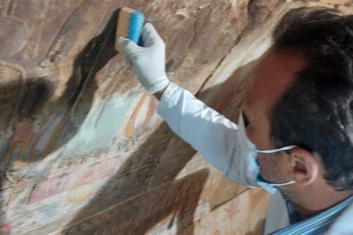 الانتهاء من ترميم مقصورة الإله آمون رع بمعبد ستي الأول بأبيدوس