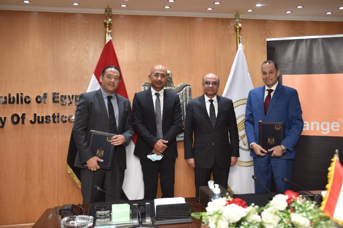 اورنج مصر توقع اتفاقية تعاون مع وزارة العدل لتقديم خدمات الشهر العقاري داخل فروعها