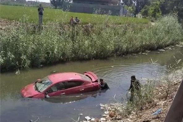 مصرع 4 أشخاص إثر انقلاب سيارة ملاكي في ترعة بسوهاج
